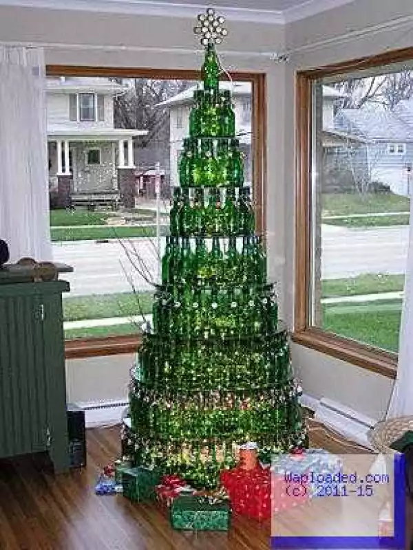 What Is Wrong With This Christmas Tree? [See Photo]
